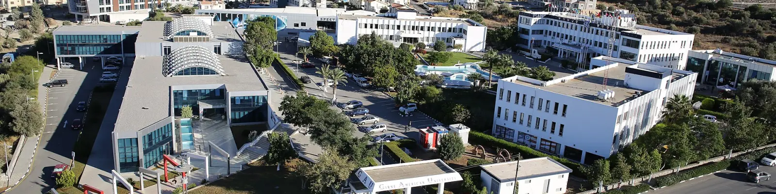 Girne Amerikan Üniversitesi kampüsü — Girne, KKTC üniversitesi