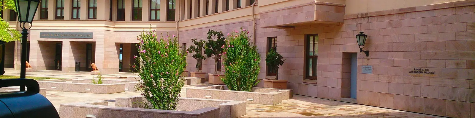 Koç Üniversitesi kampüsü — İstanbul, vakıf üniversitesi